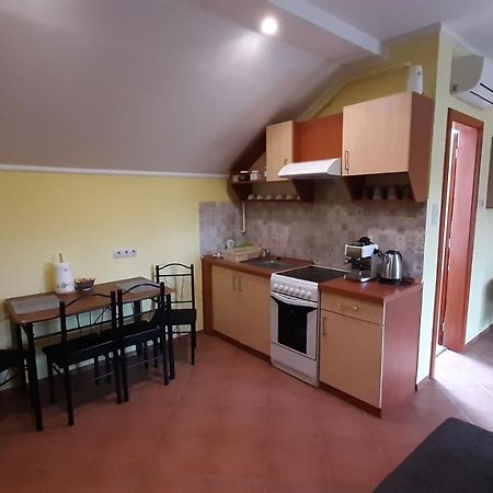 Rozmaring Apartmanok Gyula Exteriér fotografie