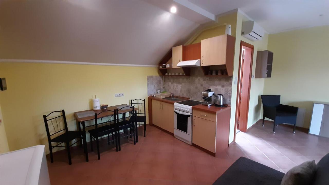 Rozmaring Apartmanok Gyula Exteriér fotografie