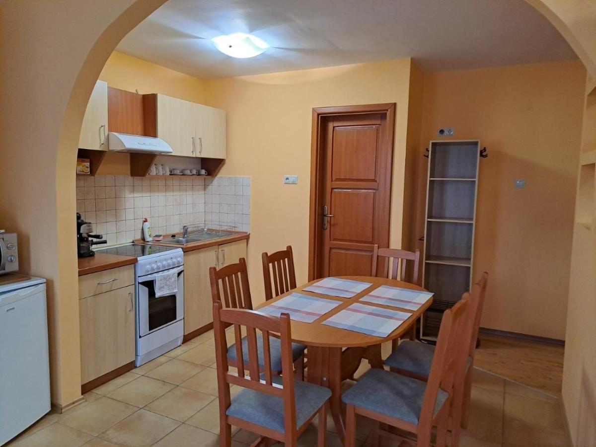 Rozmaring Apartmanok Gyula Exteriér fotografie