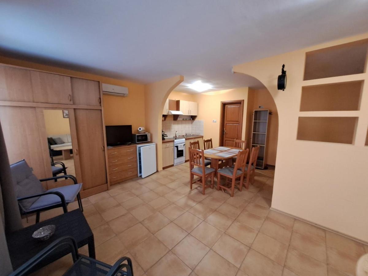 Rozmaring Apartmanok Gyula Exteriér fotografie