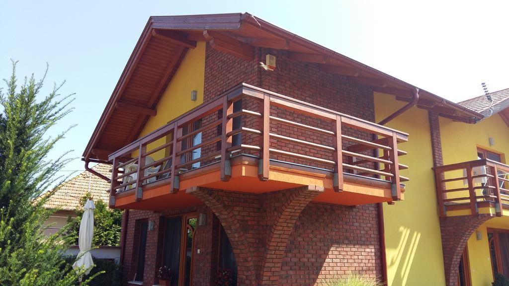 Rozmaring Apartmanok Gyula Exteriér fotografie