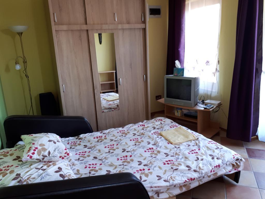 Rozmaring Apartmanok Gyula Exteriér fotografie