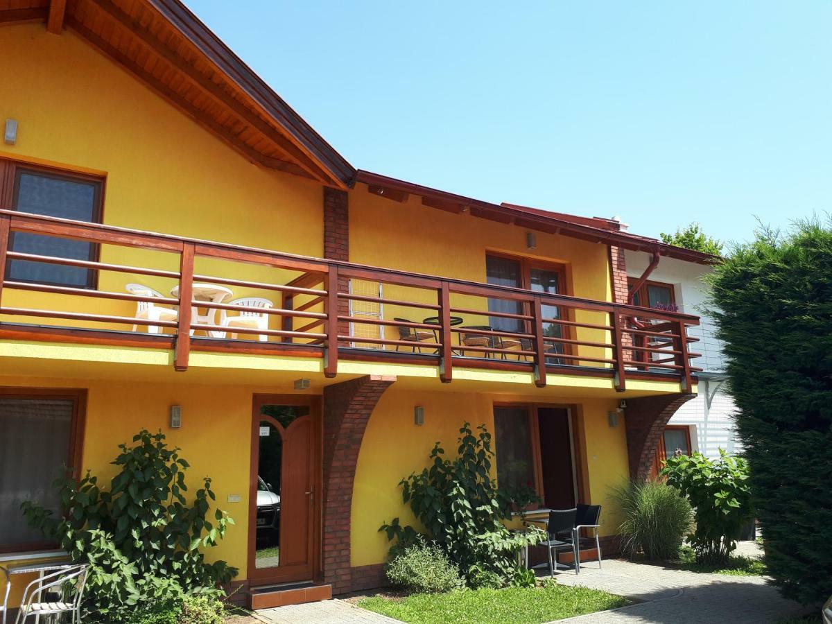 Rozmaring Apartmanok Gyula Exteriér fotografie
