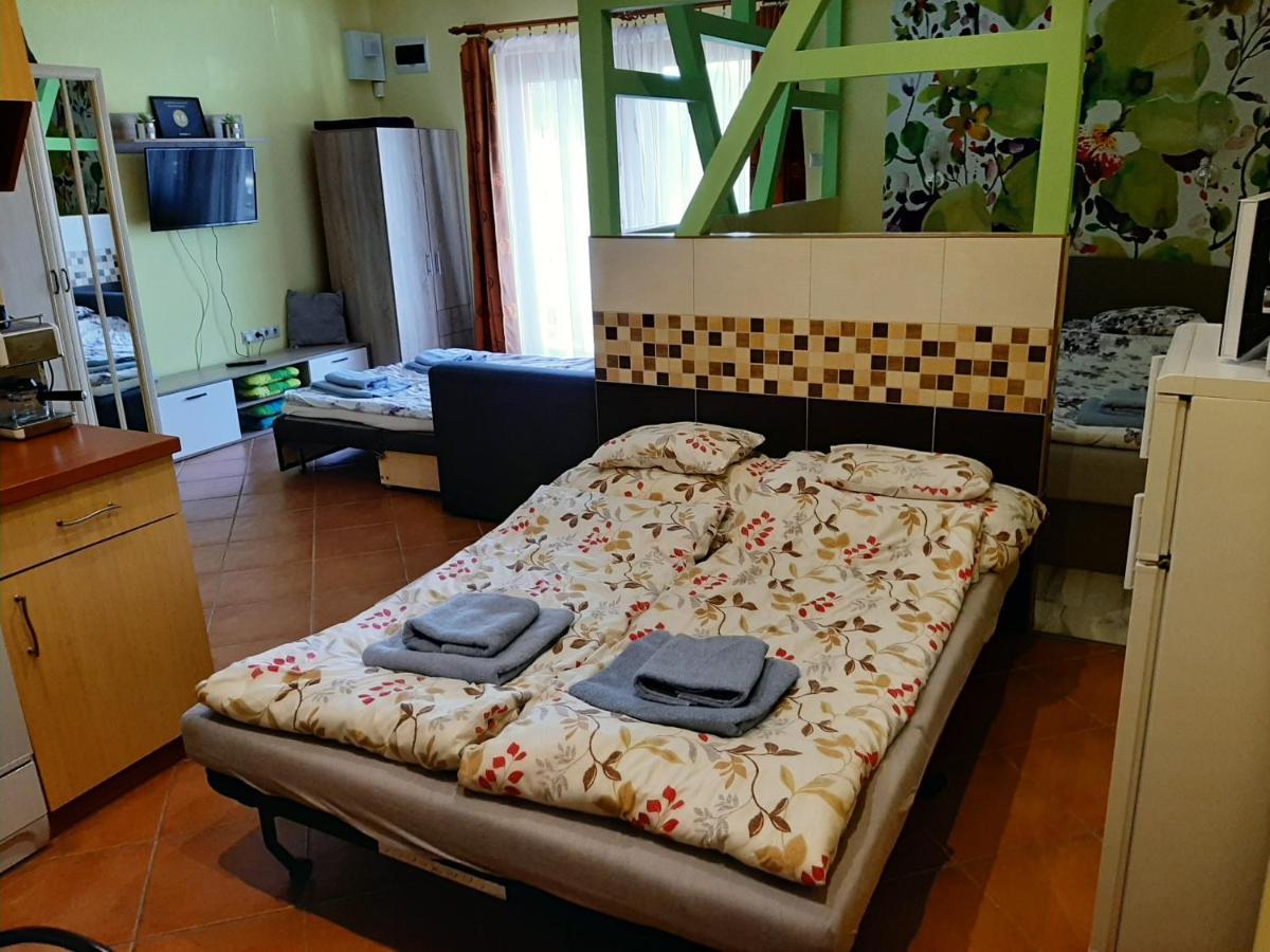 Rozmaring Apartmanok Gyula Exteriér fotografie